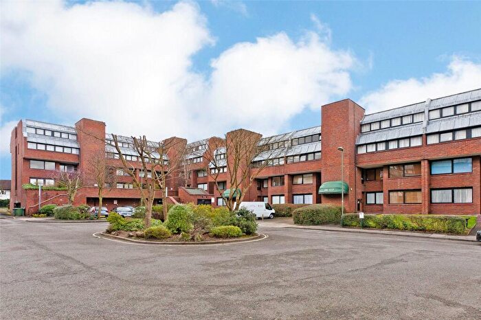 2 Bedroom Apartment To Rent In Britten Close, London, NW11