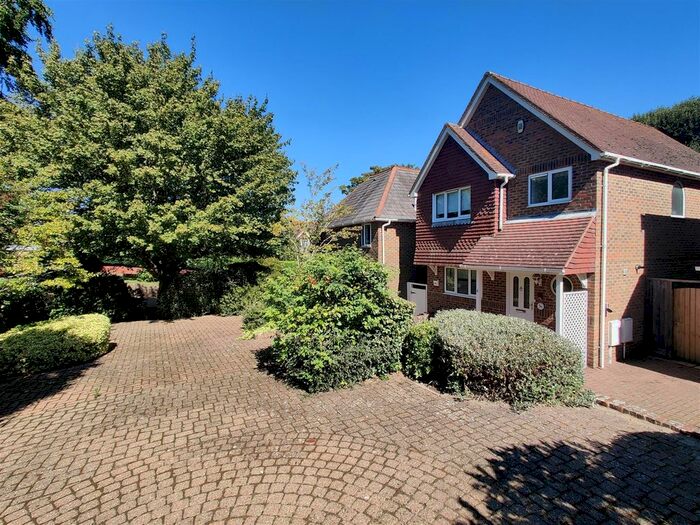 3 Bedroom Detached House To Rent In Beachy Head Road, Eastbourne, BN20