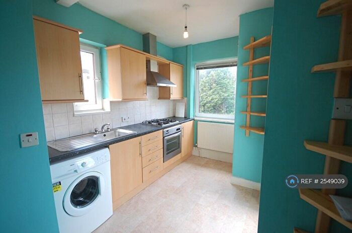 2 Bedroom Maisonette To Rent In Wingfield Way, Ruislip, HA4