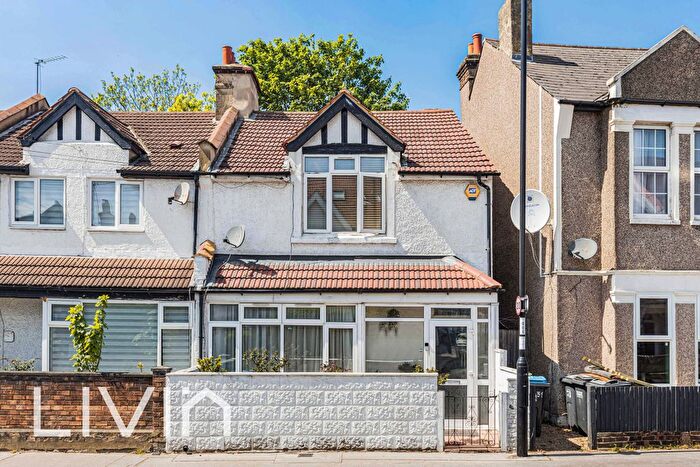 2 Bedroom End Of Terrace House For Sale In Bensham Lane, Croydon, CR0
