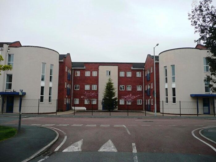 3 Bedroom Flat To Rent In Mallow Street, Hulme, Manchester., M15