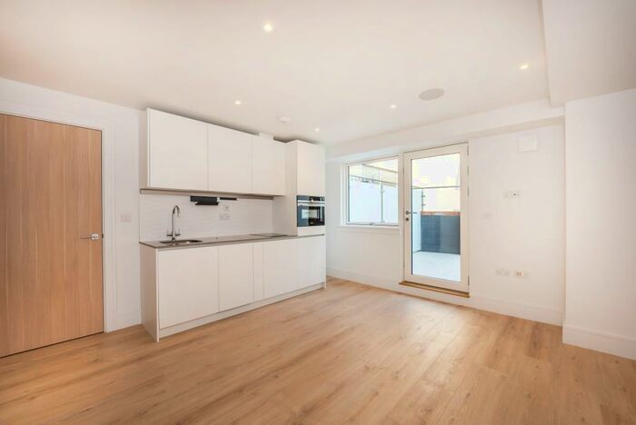 Flat To Rent In Princess Way Redhill, RH1