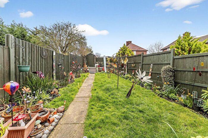 3 Bedroom Terraced House For Sale In Garendon Road, Morden, SM4