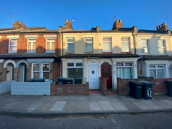 3 Bedroom Semi-Detached House To Rent In Gordon Road, Northfleet, Gravesend, DA11