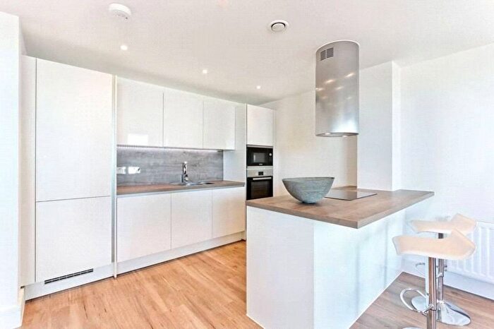 3 Bedroom Flat To Rent In Rope Street, Canada Water, London, SE16