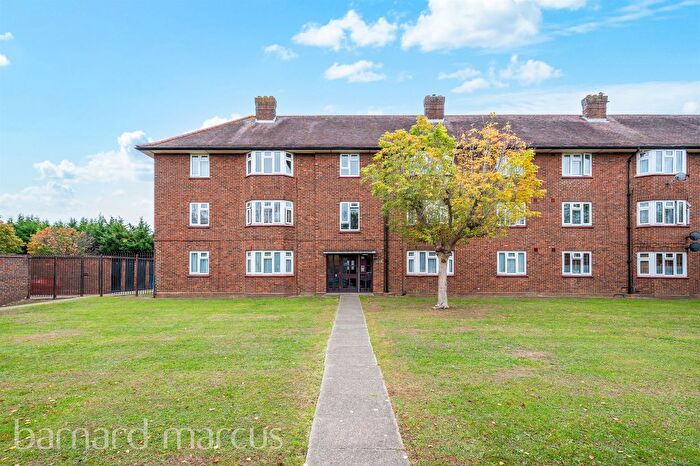 2 Bedroom Flat For Sale In Grand Drive, London, SW20