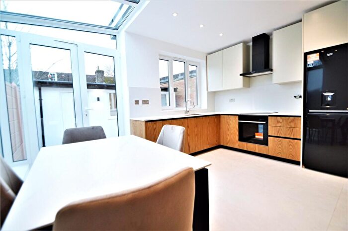 2 Bedroom Apartment To Rent In Selsdon Road, South Croydon, CR2