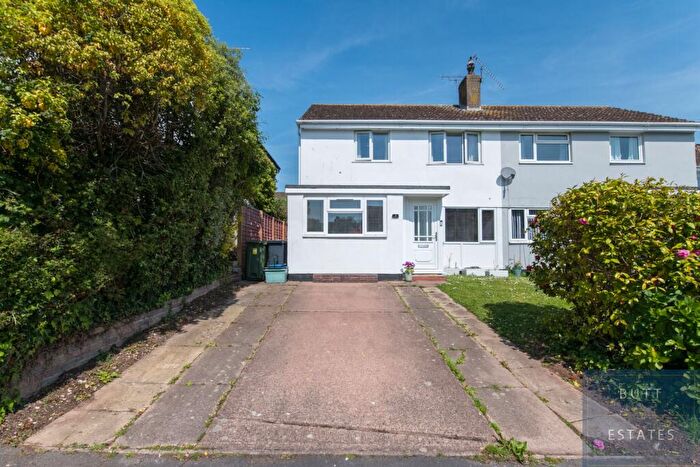 4 Bedroom Semi Detached House For Sale In Orchard Way, Exeter, EX6