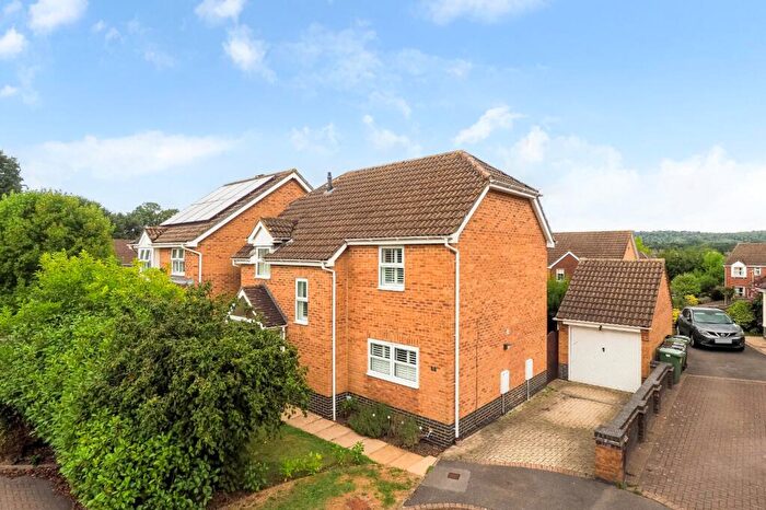 3 Bedroom House For Sale In Arun Close, Petersfield, Hampshire, GU31