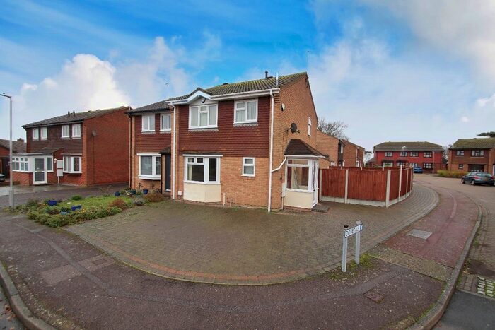 3 Bedroom Semi-Detached House To Rent In Dovedale, Birchington, CT7