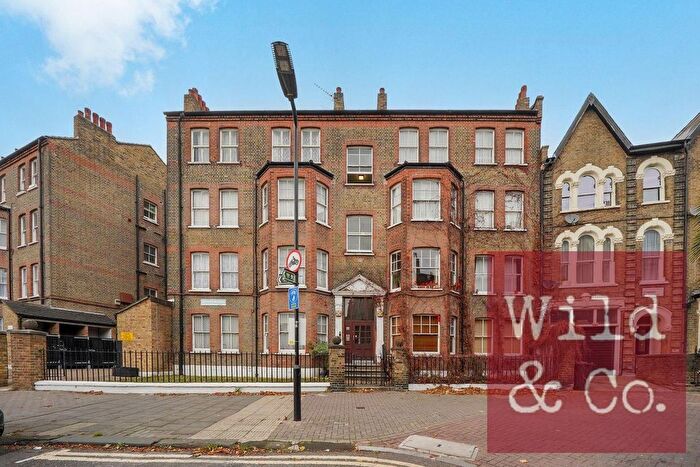 2 Bedroom Flat For Sale In Cavendish Mansions, Clapton Square, E5