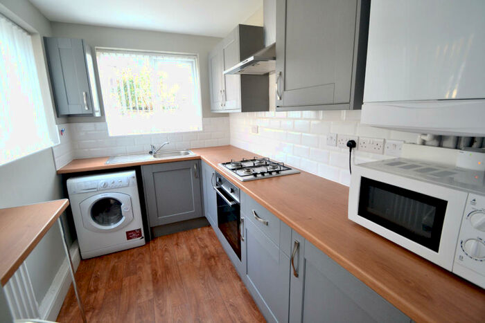 4 Bedroom Semi-Detached House To Rent In Beeston Road, Nottingham, NG7