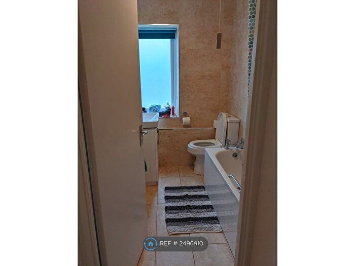 2 Bedroom Flat To Rent In Bardwell Court, St. Albans, AL1