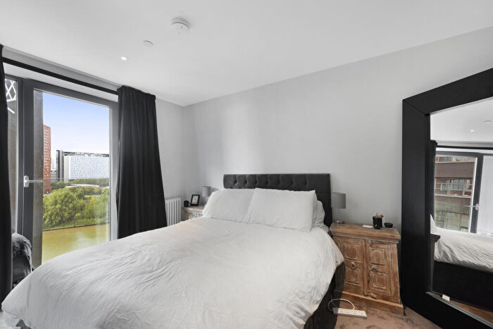 1 Bedroom Flat For Sale In Meade House, Canary Wharf, E14
