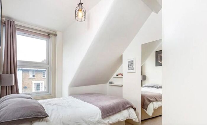 1 Bedroom Flat To Rent In Merton Road, London, SW18