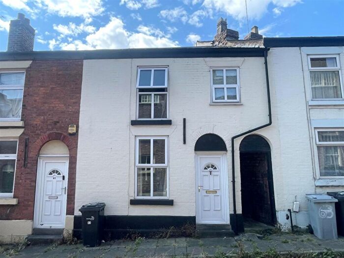 2 Bedroom House To Rent In Paradise Street, Macclesfield, SK11