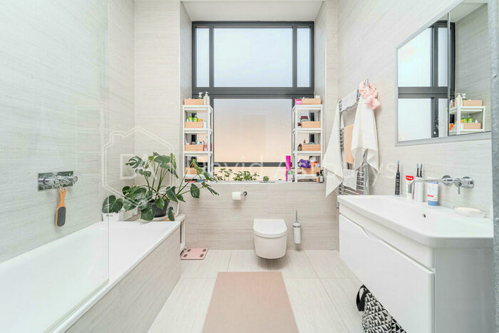 2 Bedroom Flat To Rent In Mayes Road, Wood Green, N22