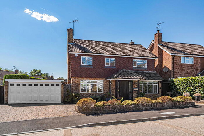 4 Bedroom Detached House For Sale In Oak Hill, Burpham, GU4