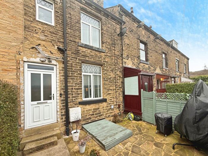 2 Bedroom Terraced House For Sale In Briar Rhydding, Baildon, BD17