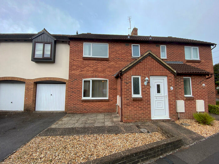 3 Bedroom House To Rent In Hollybush Close, Chippenham, SN14