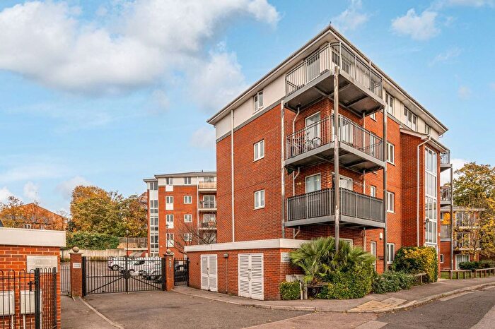 2 Bedroom Flat To Rent In Blytheswood Place, Streatham, London, SW16