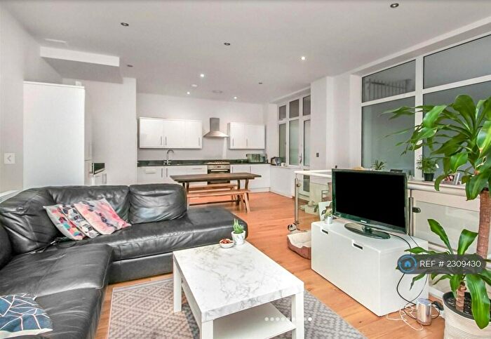 2 Bedroom Flat To Rent In Babik Court, London, E8