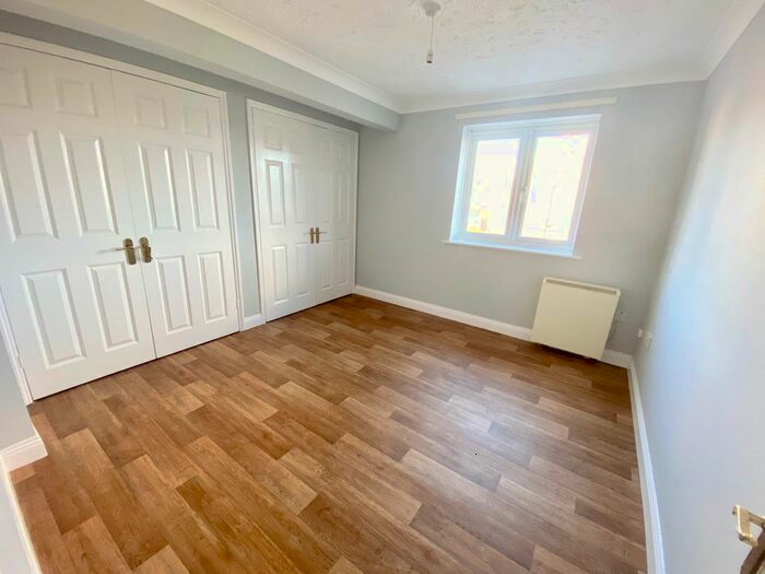 2 Bedroom Flat To Rent In Barrack Road, Christchurch, BH23