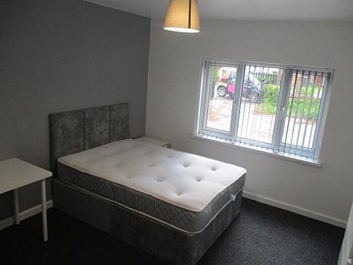 4 Bedroom Semi Detached House To Rent In Boundary Road, Beeston, NG9