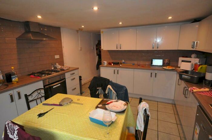 5 Bedroom Terraced House To Rent In Meadow View, Hyde Park, Leeds, LS6