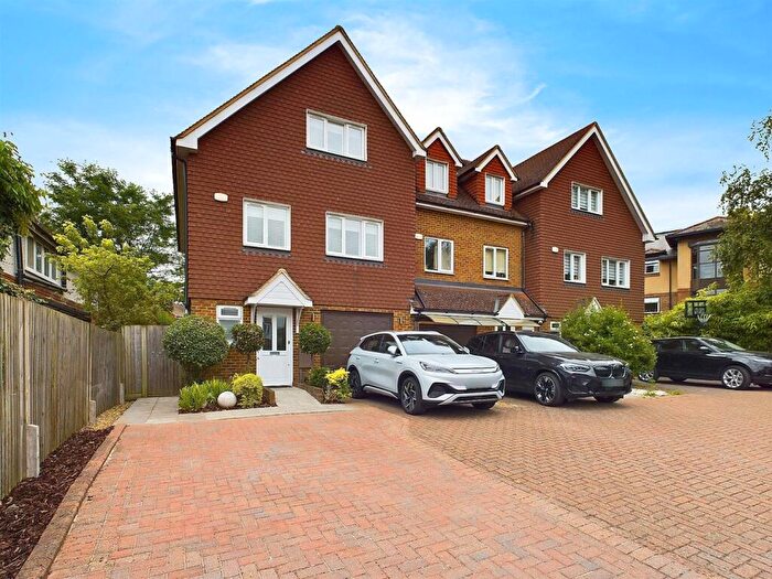 4 Bedroom End Of Terrace House To Rent In Hersham Road, Hersham, Walton-On-Thames, KT12