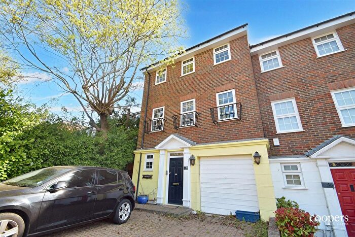 3 Bedroom Town House To Rent In Dene Road, Northwood, HA6