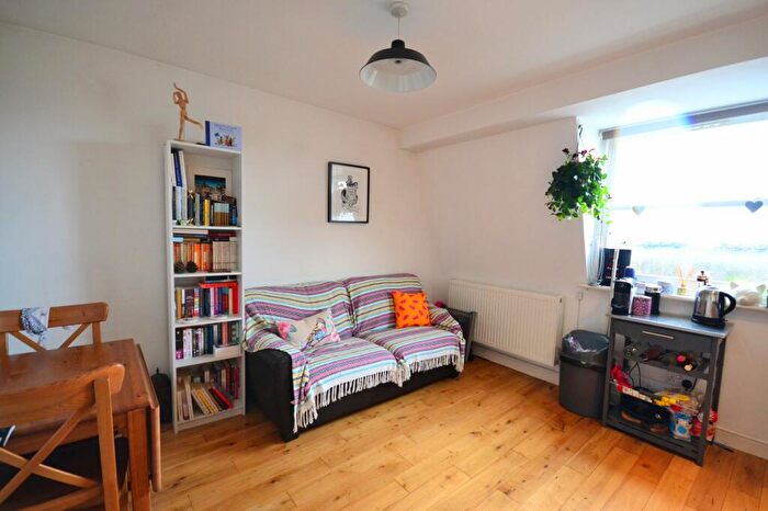 2 Bedroom Flat To Rent In New Cross Road, London, SE14