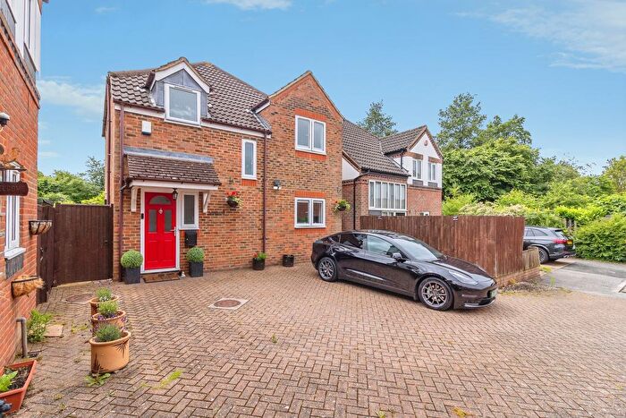 3 Bedroom Detached House For Sale In Taverner Close, Milton Keynes, MK7