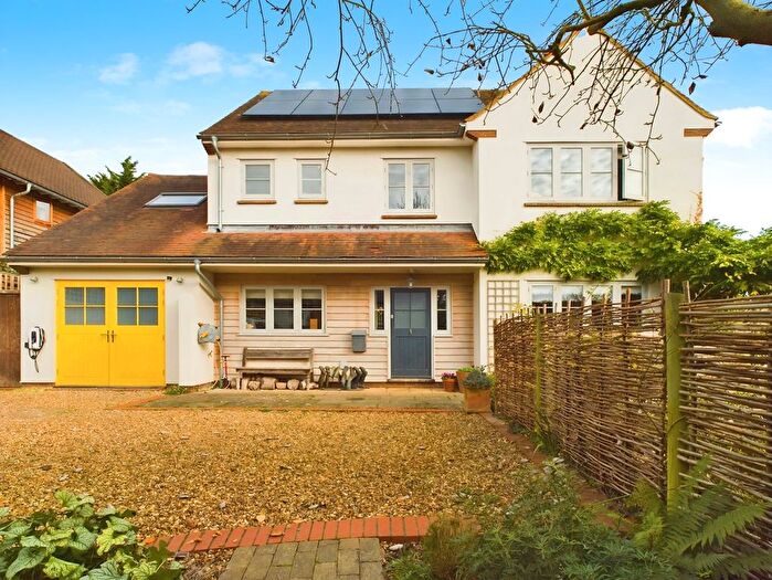 4 Bedroom Detached House For Sale In Priory Way, Hitchin, SG4