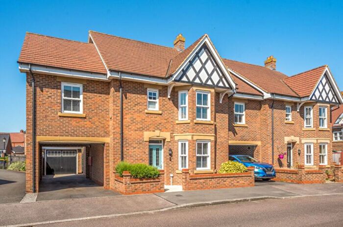 4 Bedroom Link Detached House For Sale In Gleneagles Close, Great Denham, Bedford, MK40