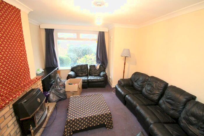 6 Bedroom Semi-Detached House To Rent In Hartley Avenue, Woodhouse, LS6