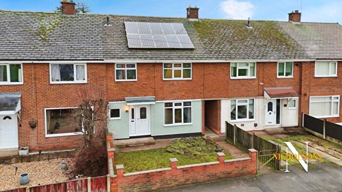 3 Bedroom Terraced House For Sale In A Well Proportioned Bed Overlooking A Children's Play Park And Green On The Oval, DN22