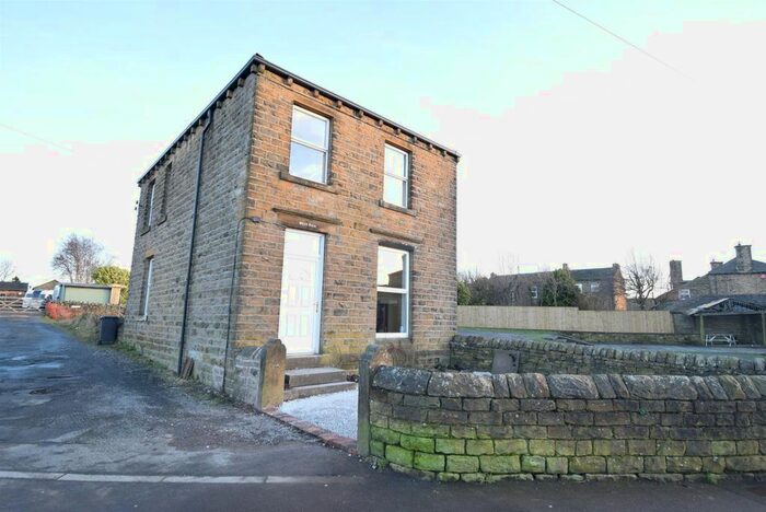 3 Bedroom Detached House For Sale In Briestfield Road, Grange Moor, WF4