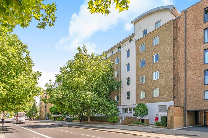 2 Bedroom Flat For Sale In Kew Bridge Road, Brentford, TW8