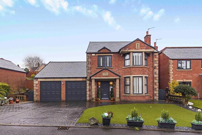 4 Bedroom Detached House For Sale In Millbrook Close, Shaw, Oldham, OL2