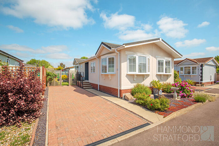 2 Bedroom Park Home For Sale In Appletree Close, Attleborough, NR17