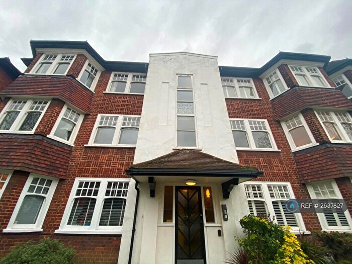 2 Bedroom Flat To Rent In Hainault Court, London, E17