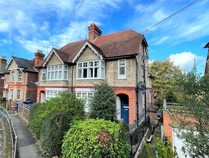2 Bedroom Flat For Sale In Croft Road, Godalming, Surrey, GU7