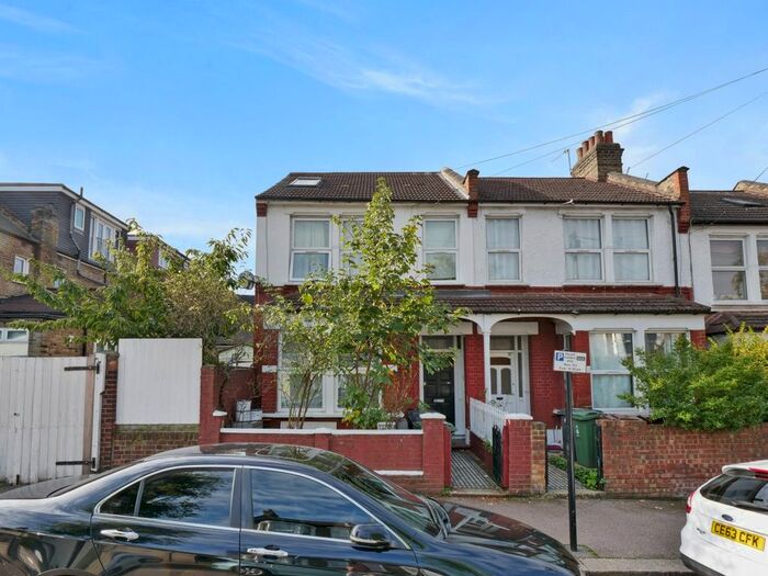2 Bedroom Flat For Sale In Leytonstone, London, E11