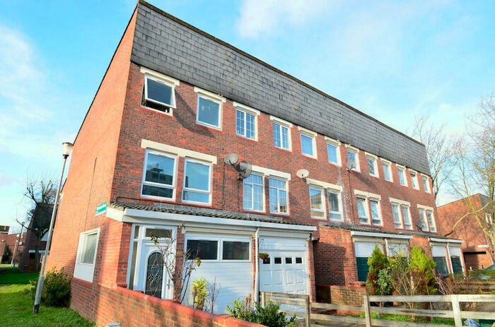 3 Bedroom Town House To Rent In Victorian Grove, Stoke Newington, Hackney, London, N16