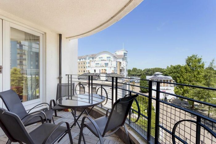 2 Bedroom Flat To Rent In River House, Northfields, London, SW18