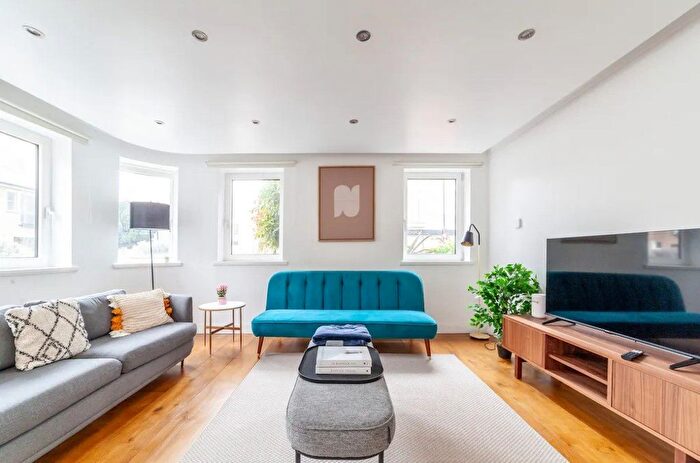 3 Bedroom Flat To Rent In Edward Mews, Redhill Street, NW1