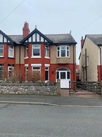 4 Bedroom Semi-Detached House To Rent In Woodlands Avenue, Colwyn Bay, LL28