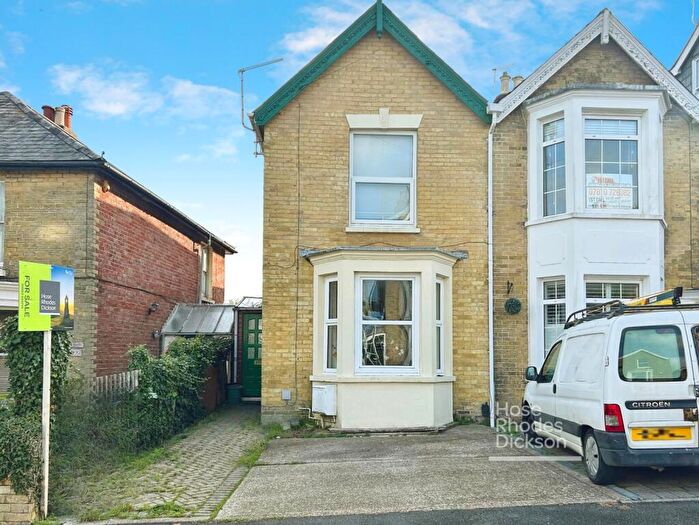 3 Bedroom Semi-Detached House For Sale In Mill Hill Road, Cowes, Isle Of Wight, PO31