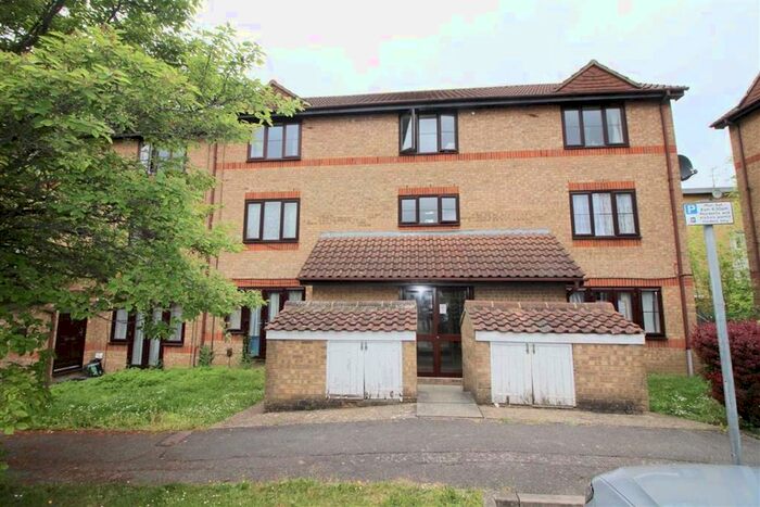 Studio To Rent In Dunnock Close, Borehamwood, Herts, WD6